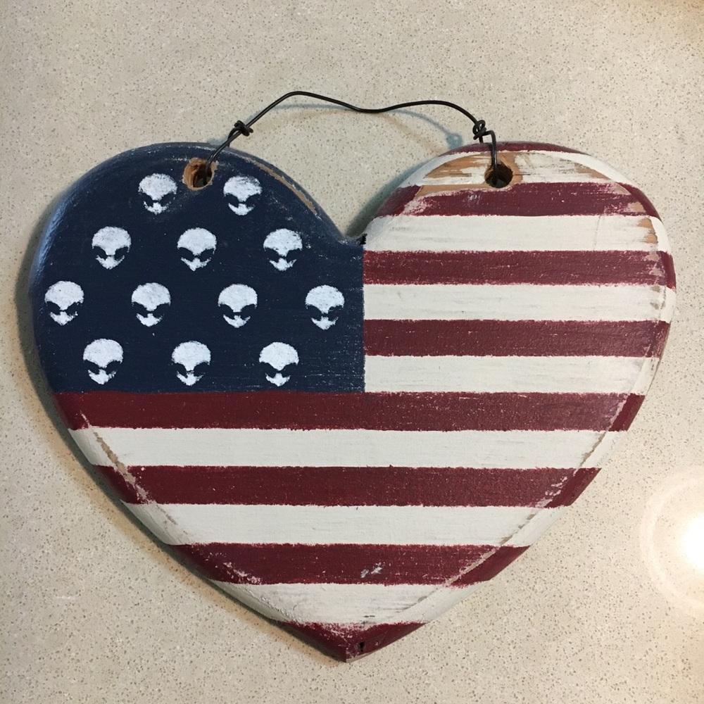 Brandy Melville Rustic Style Wood Sign American Flag Alien Space Heart Shaped.
